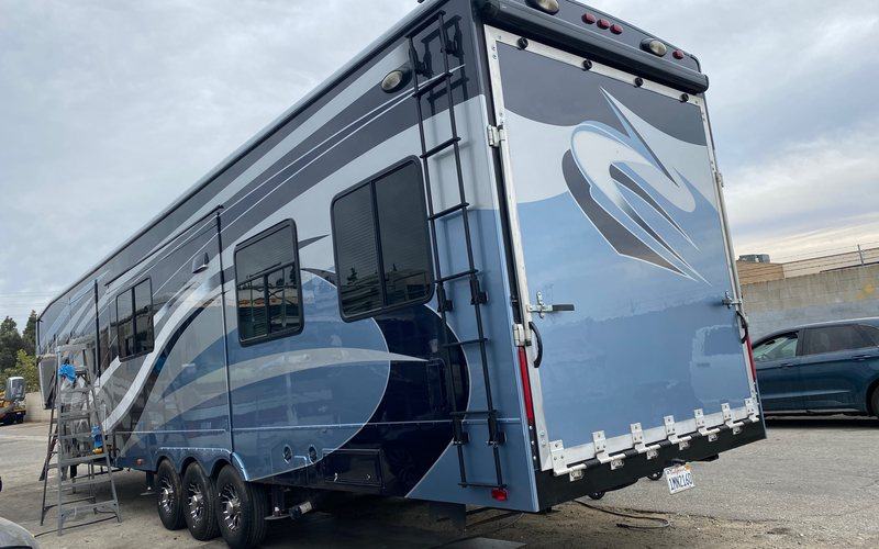 Fifth wheel toy hauler - complete repaint