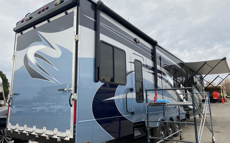 Fifth wheel toy hauler - rear view